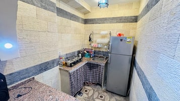Studio Suite, Mountain View | Private kitchen | Coffee/tea maker, electric kettle