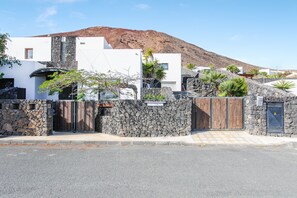 Exterior - Luxury Villa Abaego with Heated Pool and Private Spa (Playa Blanca)