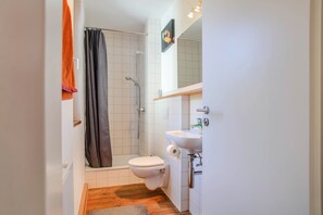 Shower, towels