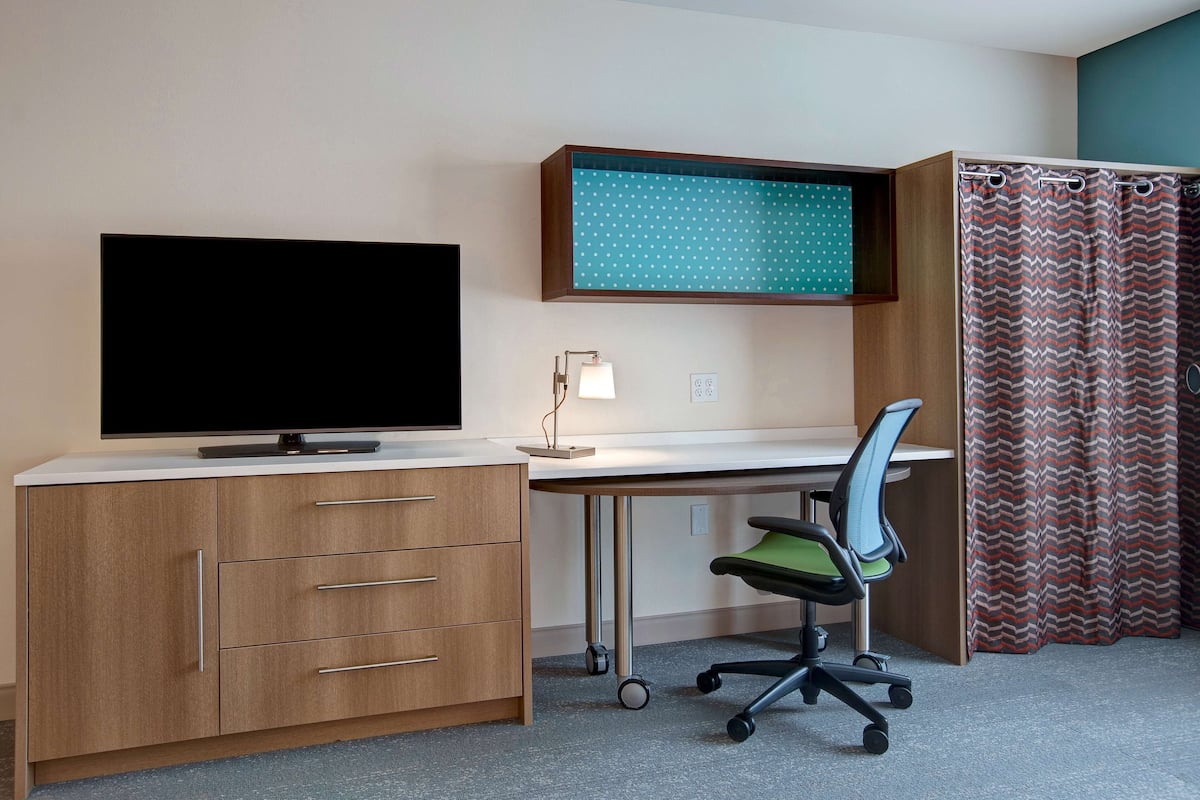 Studio, 1 King Bed, Accessible, Bathtub | Desk, laptop workspace, blackout curtains, iron/ironing board
