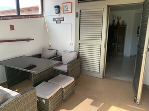 Outdoor dining - Cosy Apartment "El Carmen" close to the Beach with Wi-Fi & Terrace (El Cotillo)