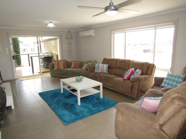 تلفزيون، مشغل دي في دي