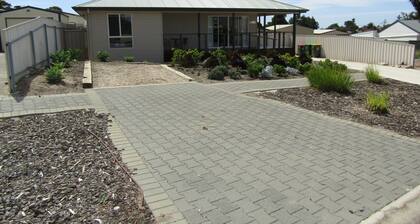 Ventnor Rise ~ Large back Deck , Room to move!