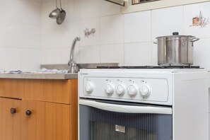 冰箱、烤箱、炉灶、厨具/餐具