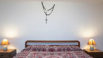 1 bedroom, iron/ironing board, bed sheets