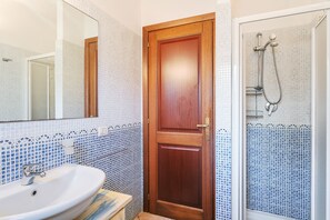 Douche, serviettes fournies