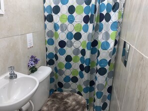Quarto casal | Banheiro | Chuveiro, toalhas de banho