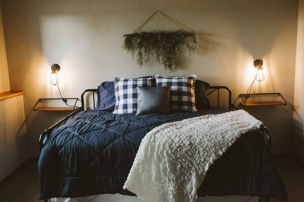 4 bedrooms, iron/ironing board, free WiFi, bed sheets