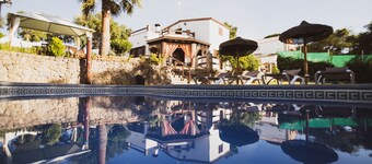 Beautiful Villa with Large Garden, Pool, Air Conditioning & Wi-Fi; Parking Available