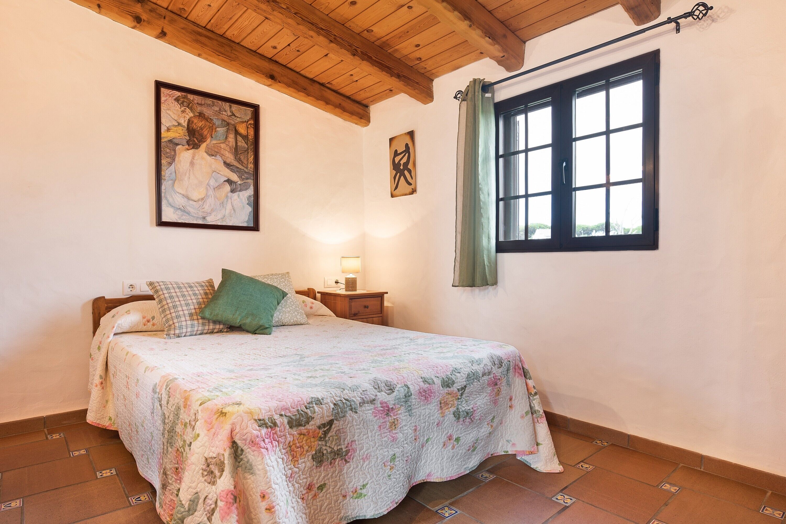 3 bedrooms, iron/ironing board, free WiFi, bed sheets