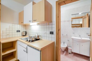 Fridge, stovetop, electric kettle, toaster - Apartment near the ski slopes with Wi-Fi, garden and terrace (Corvara)