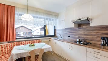 Fridge, stovetop, dishwasher, electric kettle