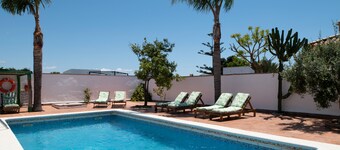Cosy apartment with pool - Villa Mayo Apt C.