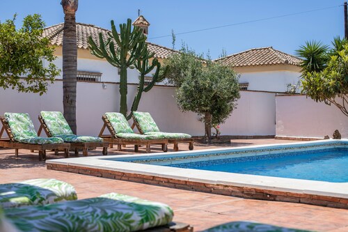 Cozy Apartment with Pool – Villa Mayo Apt. C