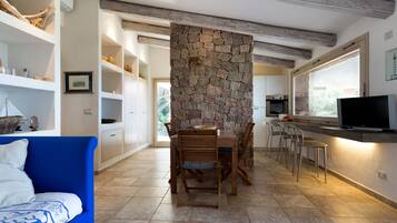 Télévision, cheminée