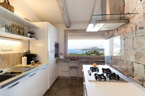 Jääkaappi, uuni, liesi, astianpesukone