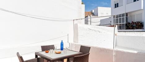 تناول الطعام بالخارج