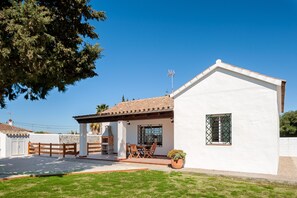 Exterior - Air-conditioned Holiday Home with Patio, Pool, Wi-Fi and Lawn (Barbate)