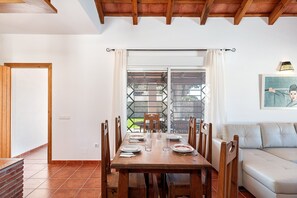 Dining - Air-conditioned Holiday Home with Patio, Pool, Wi-Fi and Lawn (Barbate)