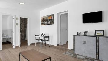 3 dormitorios, tabla de planchar con plancha, wifi gratis y ropa de cama