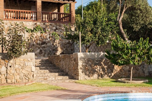Casa de Piedra avec une magnifique piscine de 50 mètres.