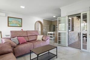 TV, fireplace - Stone House with Magnificent 50-Meter Pool (Cadiz)