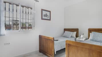 3 bedrooms, iron/ironing board, free WiFi, bed sheets