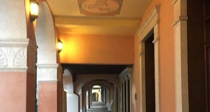 Bright Studio Apartment “Le Cà De Boron Standard Relax Apartment” in Historical Centre with Wi-Fi