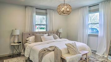 3 bedrooms, desk, iron/ironing board, travel cot