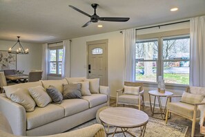 TV, books - Retreat w/ Deck ~ 9 Mi to Downtown Springfield (Ozark)