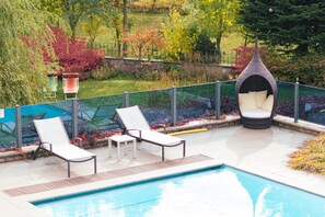 Pool - Charming Apartment "Steppe" in Villa Anina with Pool (Klobenstein/ Ritten)