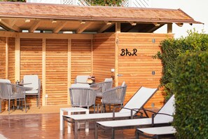 Outdoor dining - Charming Apartment "Steppe" in Villa Anina with Pool (Klobenstein/ Ritten)