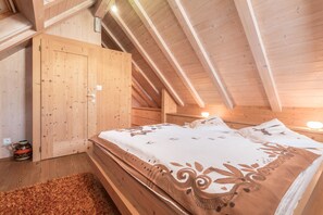 2 bedrooms, free WiFi, bed sheets - Charming Apartment "Steppe" in Villa Anina with Pool (Klobenstein/ Ritten)