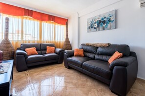 TV - Apartment "Mariam" In Central Location Close to Beach with Air Conditioning & Wi-Fi (MÁLAGA)