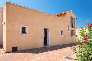 Exterior - Quietly Situated Holiday Home with Sea View, Garden & Terrace (Arzachena)