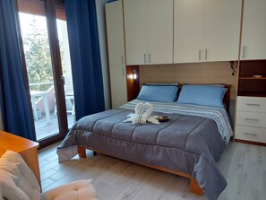 2 bedrooms, iron/ironing board, free WiFi, bed sheets - Quiet Holiday Apartment "Casa Dea72" Near the Beach with Air Conditioning & Terrace (Santa Luria, Quartu Sant'Elena)