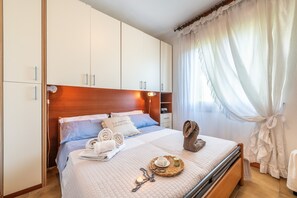 2 bedrooms, iron/ironing board, free WiFi, bed sheets - Quiet Holiday Apartment "Casa Dea72" Near the Beach with Air Conditioning & Terrace (Santa Luria, Quartu Sant'Elena)