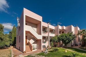 Exterior - Quiet Holiday Apartment "Casa Dea72" Near the Beach with Air Conditioning & Terrace (Santa Luria, Quartu Sant'Elena)