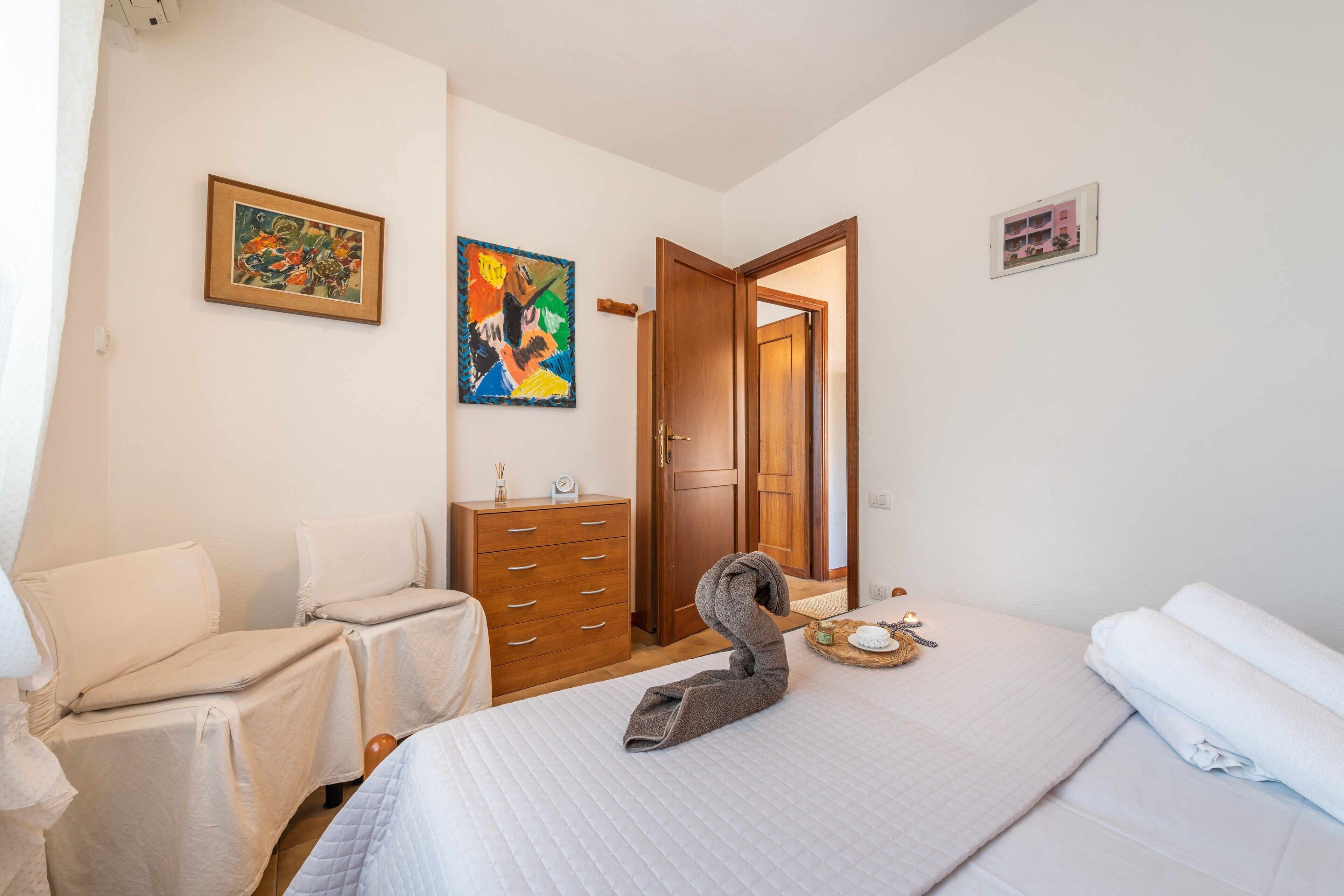 2 bedrooms, iron/ironing board, free WiFi, bed sheets