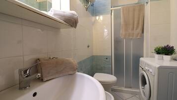 Doccia, asciugacapelli, asciugamani