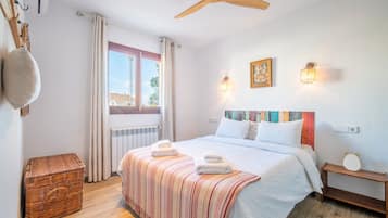 3 bedrooms, iron/ironing board, free WiFi, bed sheets