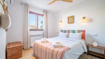 3 dormitorios, tabla de planchar con plancha, wifi gratis y ropa de cama