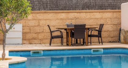 Typisch mallorquinisches Stadthaus mit Pool – Casa Manolo