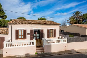 Exterior - Typical Majorcan town house with pool – Casa Manolo (Cala Ratjada)