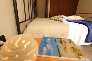 2 habitaciones, tabla de planchar con plancha, wifi y ropa de cama 
