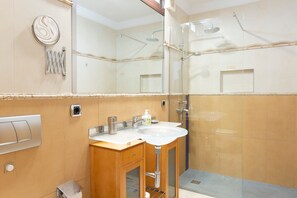 Shower, hair dryer, towels - Beautiful Villa Eris with Wi-Fi, Garden, Terrace & Pool (PUERTO DEL CARMEN)