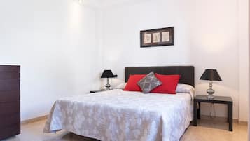 2 bedrooms, iron/ironing board, free WiFi, bed sheets