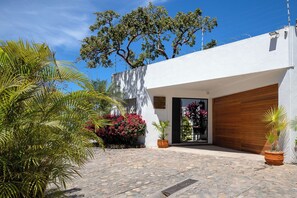 Exterior - Villa Ventana: 5 Bedroom Luxury Villa with Staff included (Puerto Vallarta)