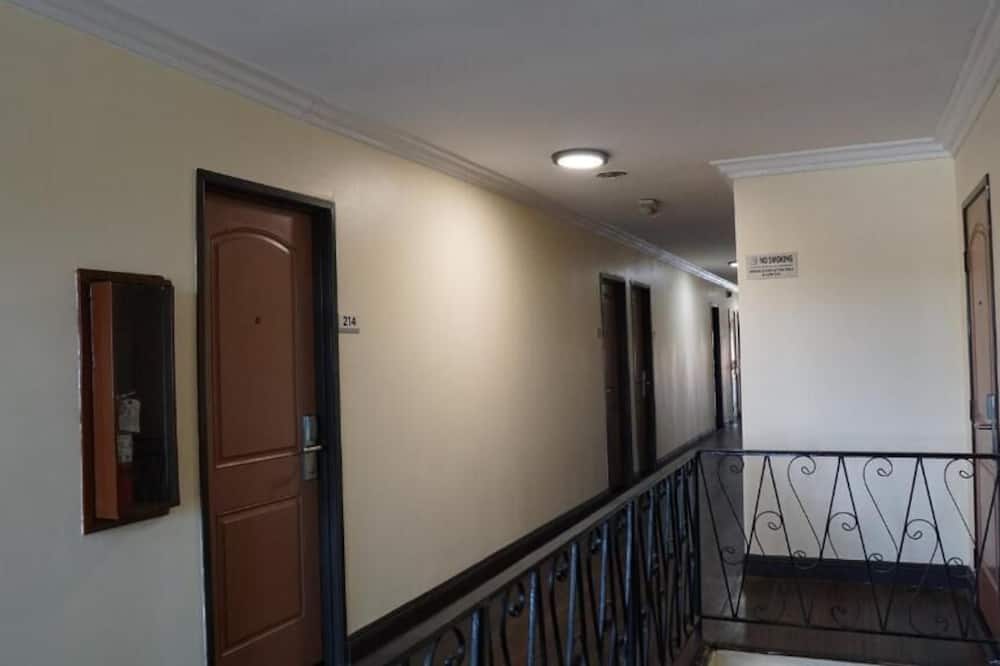Holly Crest Hotel - Los Angeles, LAX Airport