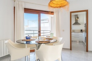 Dining - Apartment 'Miramar' with Sea and Mountain View, Private Terrace and Wi-Fi (Artà)